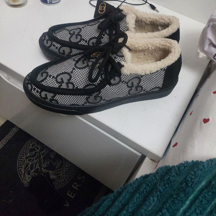 Nowe  czarne buty z kożuszkiem gucci