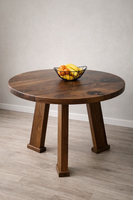 Круглий/Кухонний стіл з масиву горіха з епоксидною заливкою