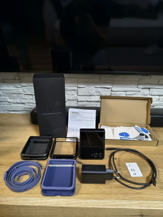 Motorola RAZR 50 Ultra 12/512 GB Midnight Blue – GWAR + bogaty zestaw