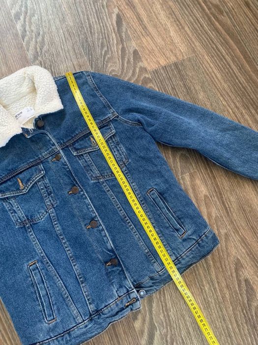 Утеплена жіноча джинсова куртка bershka xs