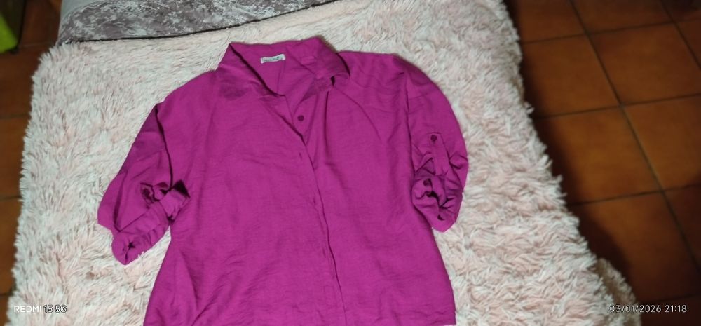 Camisa rosa de mulher