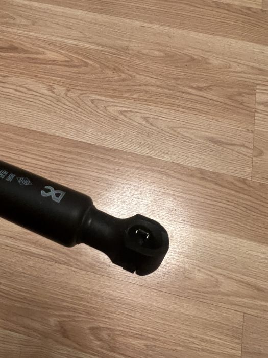 Амортизатор капота Renault Kangoo,Mercedes Citan.2013-2020.654706489R.