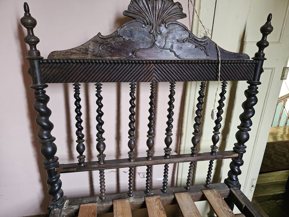 Cama solteiro antiga