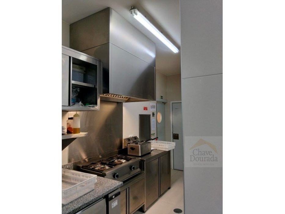 Trespassa-se Padaria/Pastelaria e café, no Vale das Flores