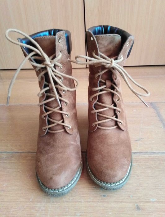 Botas estilo militar de cor camel como novas