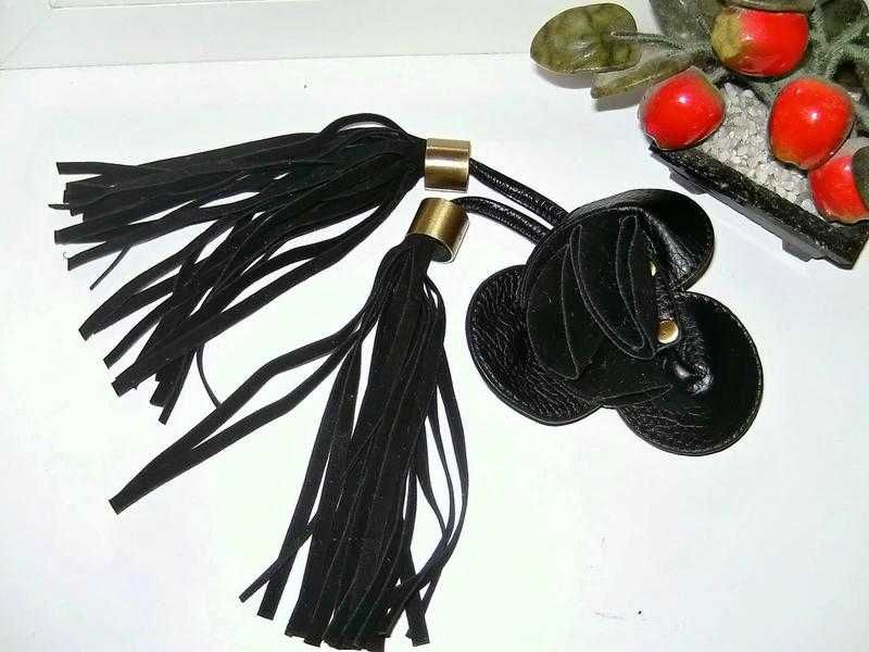 Китиця  прикраса на сумку #шкіряна квітка