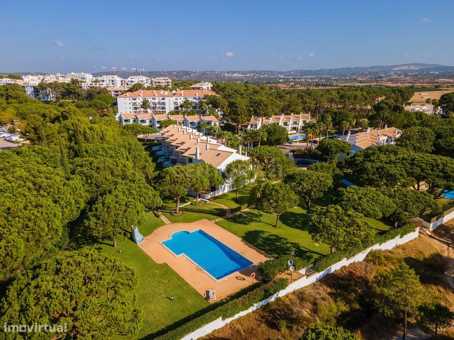 Moradia na Praia da Falésia em condomínio privado com piscina, e grand