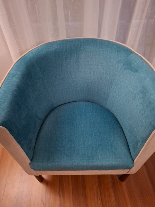 Dois cadeirões, tipo poltronas