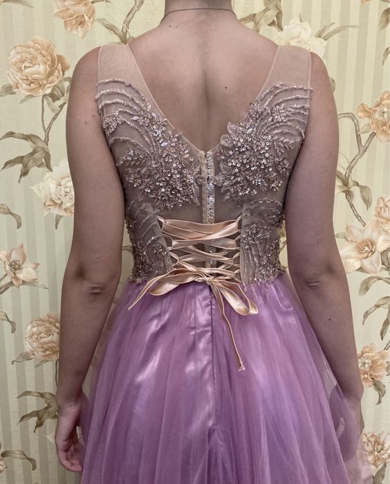 Випускна сукня, корсетом вишитим