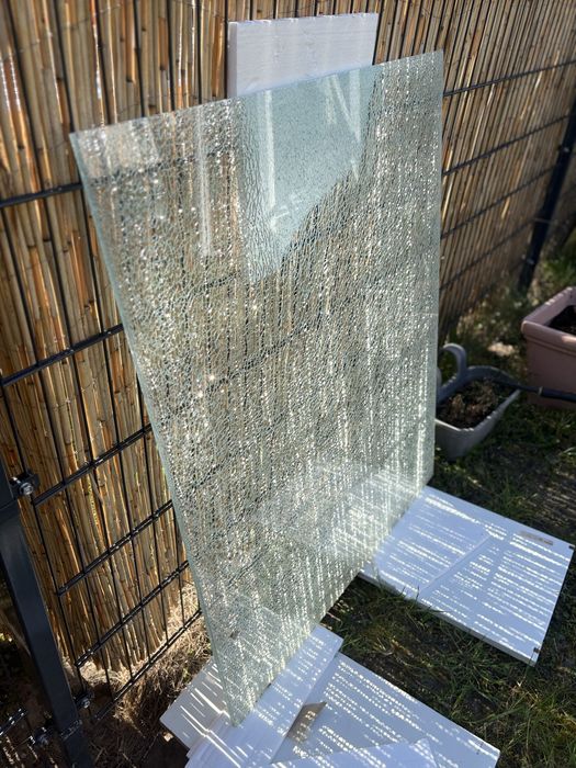 Unikatowy panel dekoracyjny ze stłuczonego szkła hartowanego – efekt CRACKLE