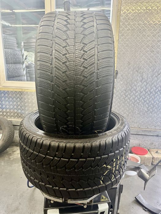 295/30/19 nokian (зима) 2шт.