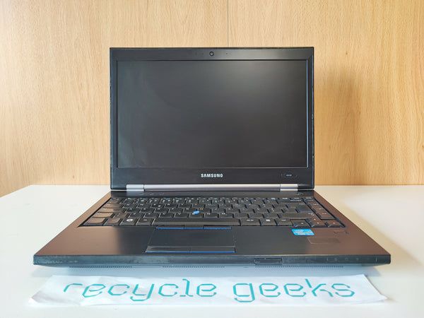 Portátil Samsung NP400B4B-A01PT Intel i5-2520M 6GB Ram 320GB HDD Teclado PT Linux Estado: Razoável - C