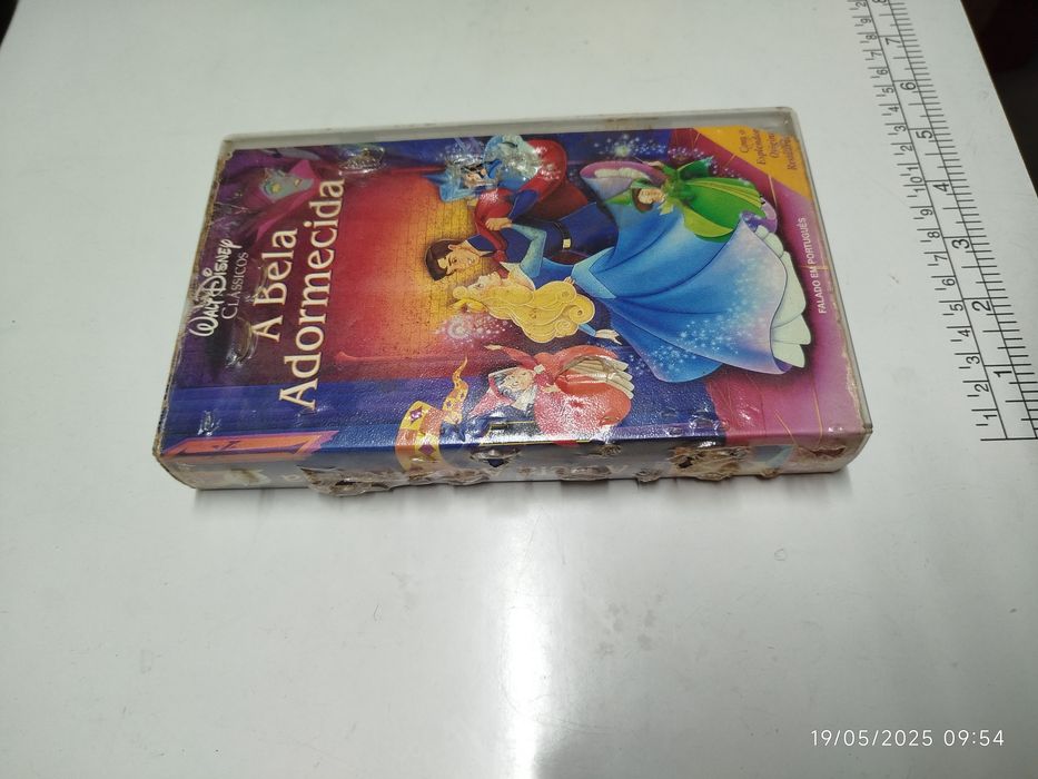 Cassetes de filmes infantis em DVR