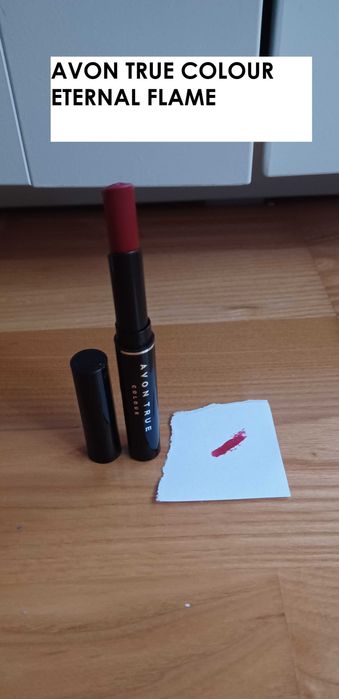 Szminki różne! Avon Yves Rocher