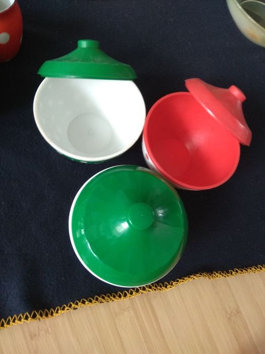 Подносы и посуда разная