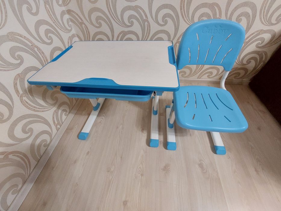 Продам комплект дитячого стол і стіл Cubby