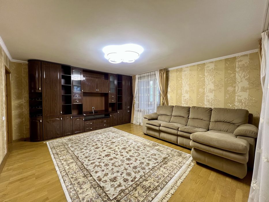 Оренда 3-кімнатної квартири на вул. Небесної Сотні