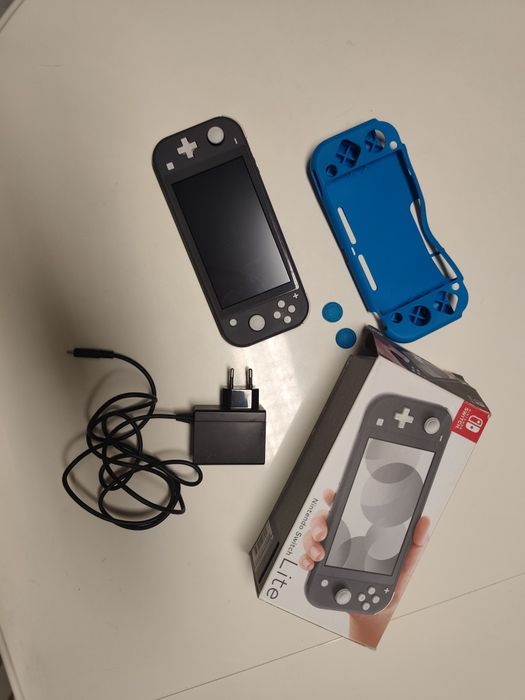 Nintendo Switch Lite Cinzenta (Completa na Caixa + Extras) – Como Nova