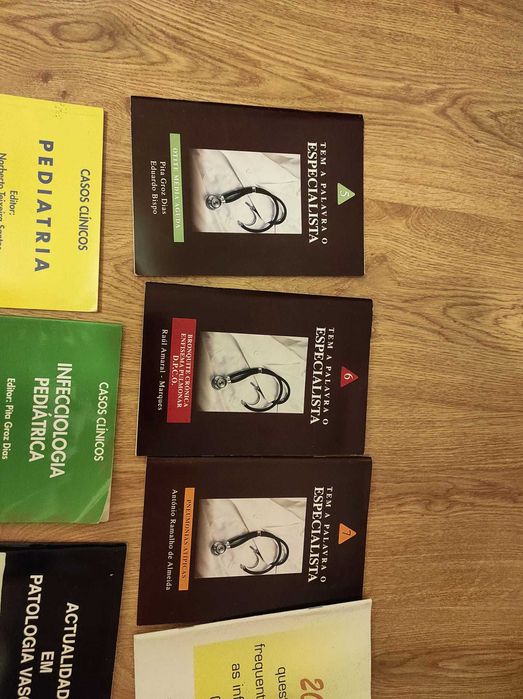 Conjunto de livros/revistas de medicina