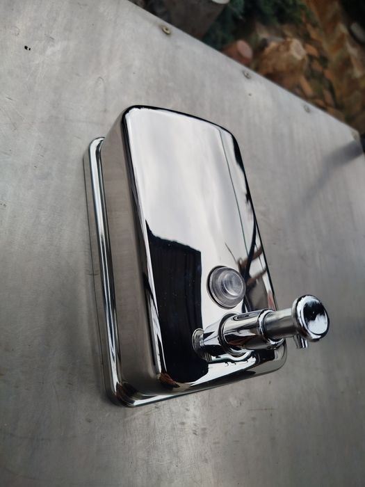 Продам дозатор для жидкого мыла новый