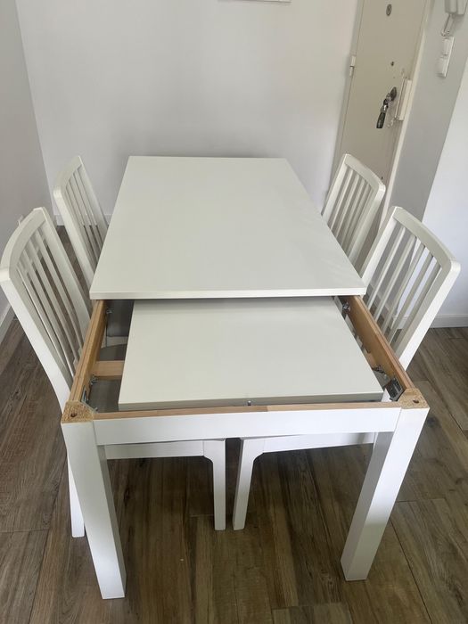 Mesa extensível com 4 cadeiras – 130/190x80 cm