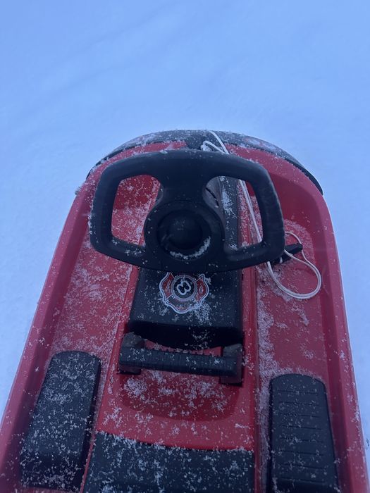 Sanki samochód z kierownicą