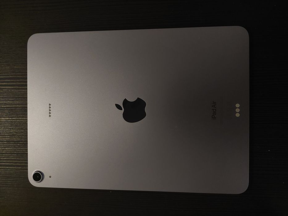 Apple iPad Air 5 256GB nowoczesny Procesor M1 stan Idealny A2588