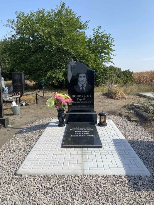 Пам’ятники з граніту. Виготовлення , вствновлення Камʼянське та обл.