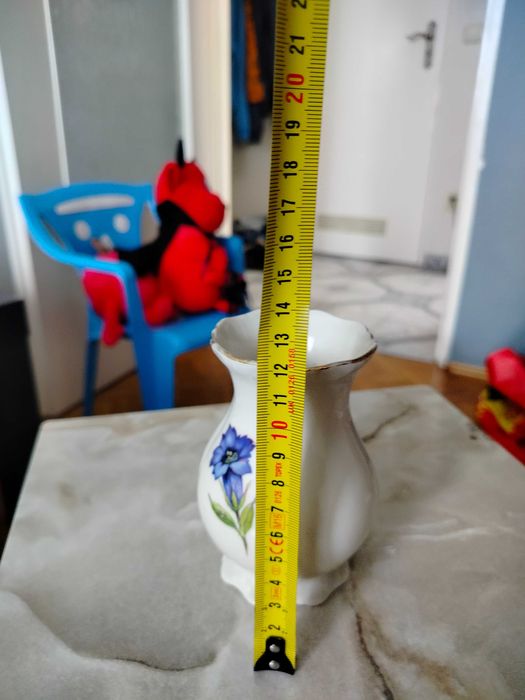 Wazonik mały porcelanowy na kwiaty