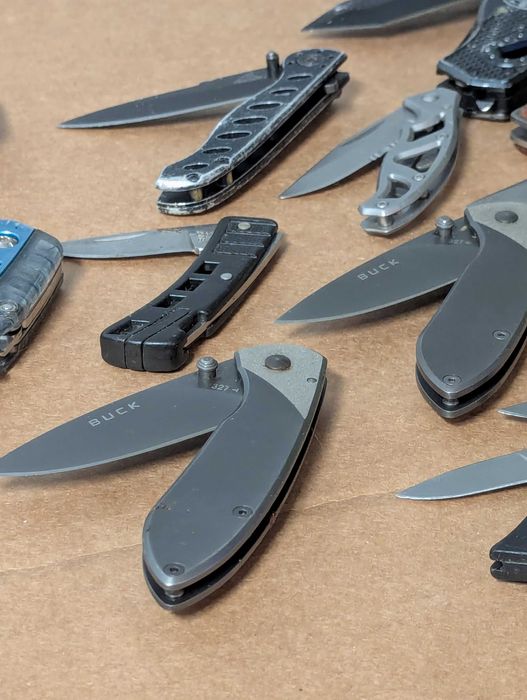 Lote de 14 Canivetes - Gerber, Buck e Outrosa (Usados)