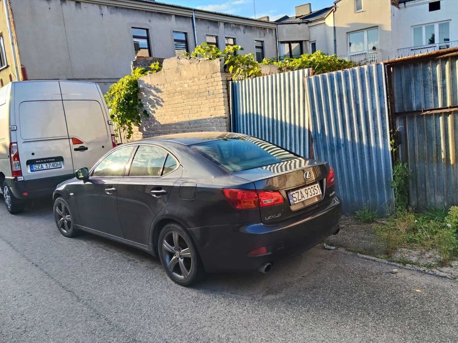 Lexus is250 prestiż