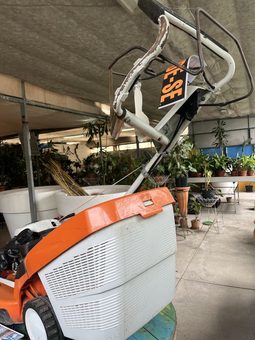 Corta relvas profissional Still RM 650 T