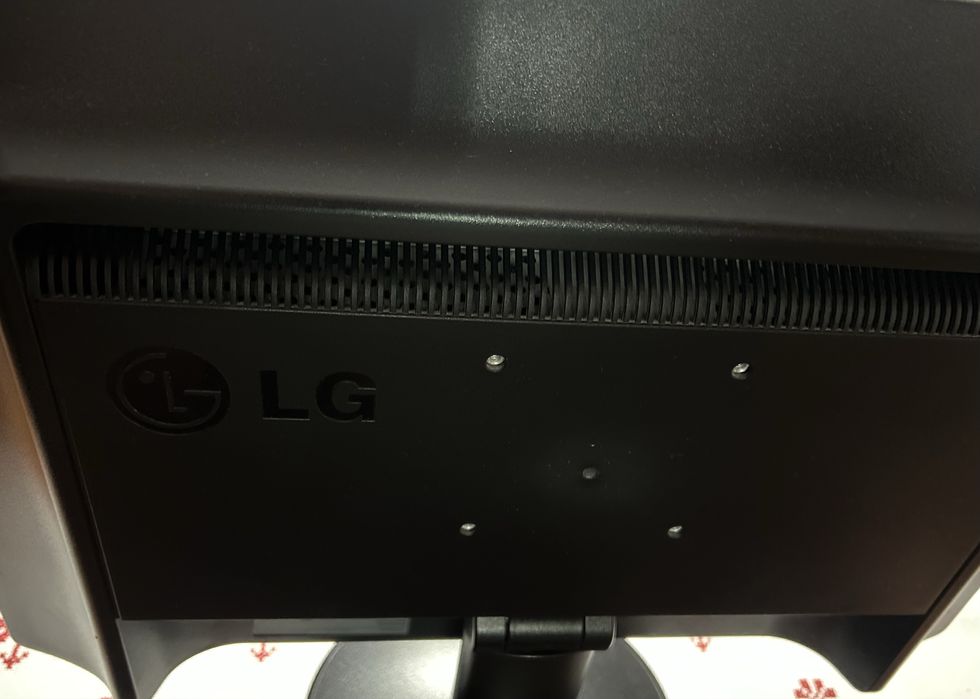Монітор 19" LG Electronics W1934S-SN Silver