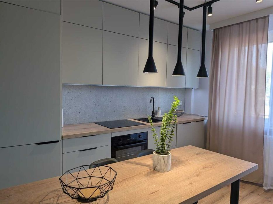 3-pokoje po generalnym remoncie | Klimatyzacja | Balkon 7 m² | Metro 4 minuty | bez pośrednika