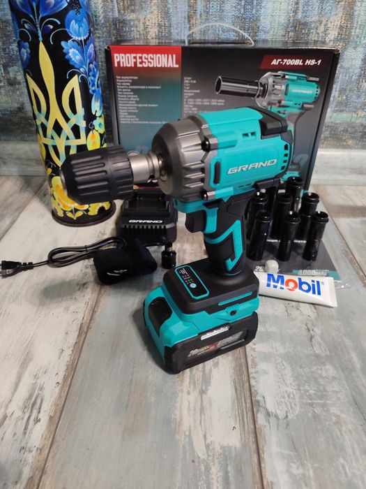 Ударний акумуляторний гайковерт grand 700 нм універсальний з насадками