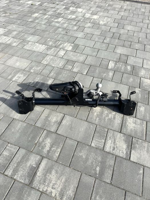 Hak holowniczy elektryczny z belką do BMW seria 5 G60