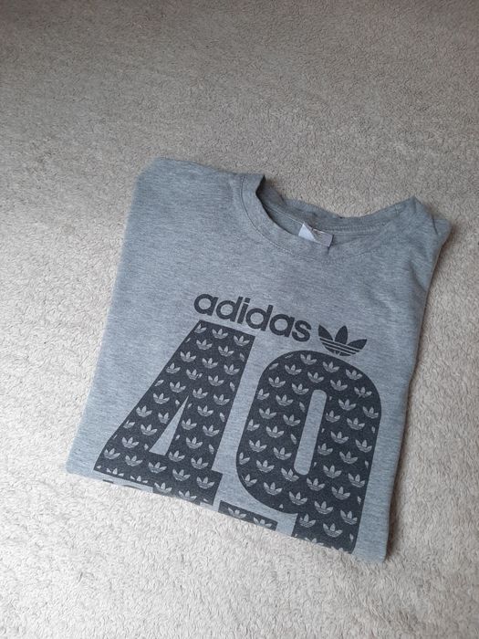 Koszulka Adidas  w kolorze szarym