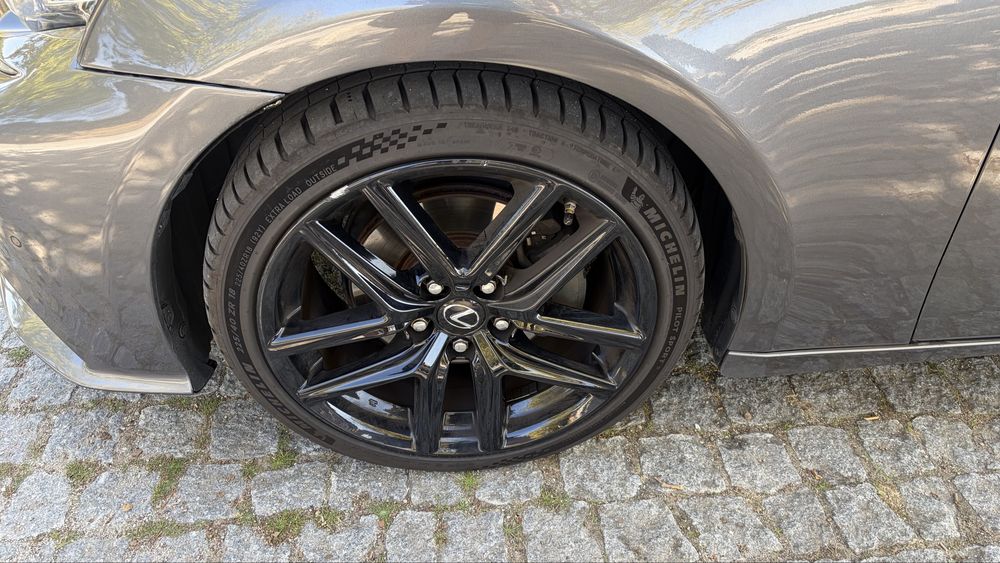 Lexus IS 300h F-Sport