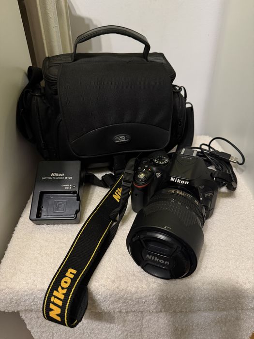 Nikon D5200, obiektyw Nikkor 18-105, 2 torby
