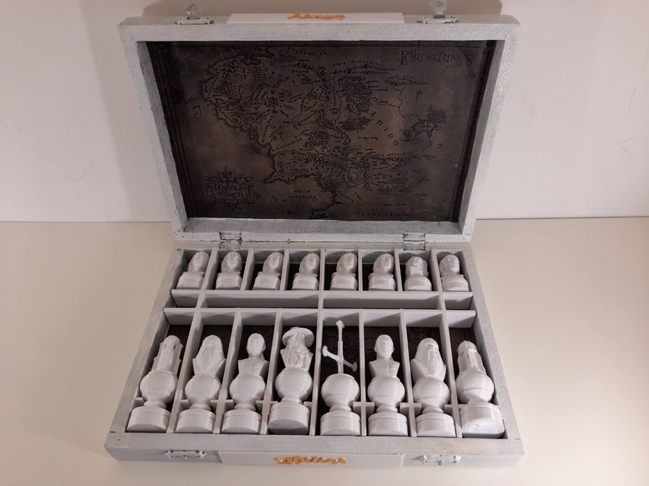 Продам шахи тематика "Володар кілець"