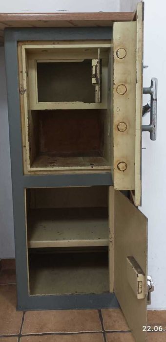 Sejf stalowy ciężki 119x50x50 cm, dwukomorowy, sprawny (420)