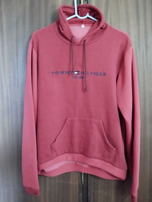 Camisola Vermelha com Capuz - Estilo Tommy Hilfige
