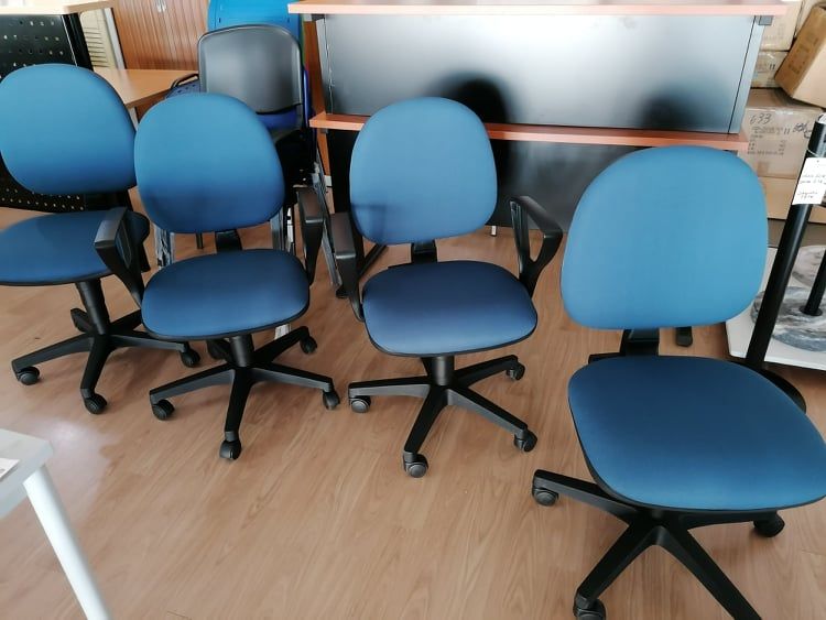 Cadeira rodada em semi-pele " Nova"