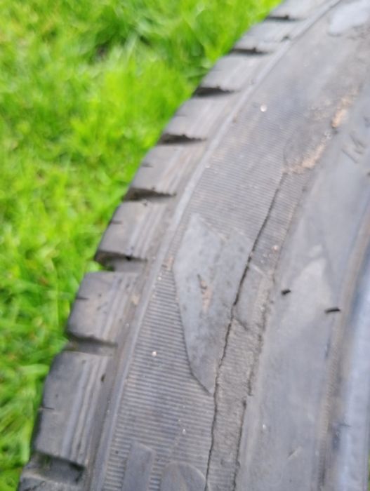 Opony 2 sztuki całoroczne bieżnikowane używane