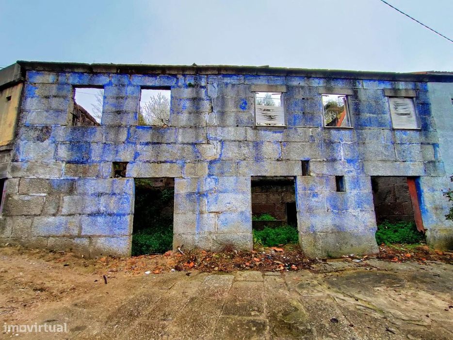 Moradia para reconstruir com terreno, refúgio paradisíaco perto da pra — São João de Fontoura, Viseu