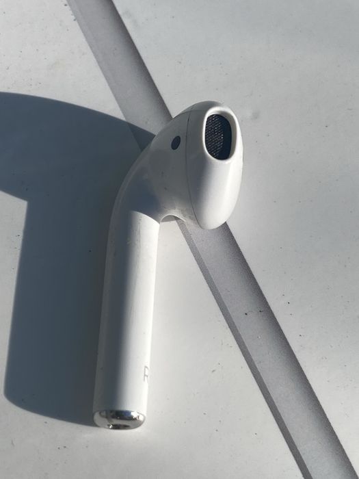 Продам навушник один правий airpods 1 оригінал