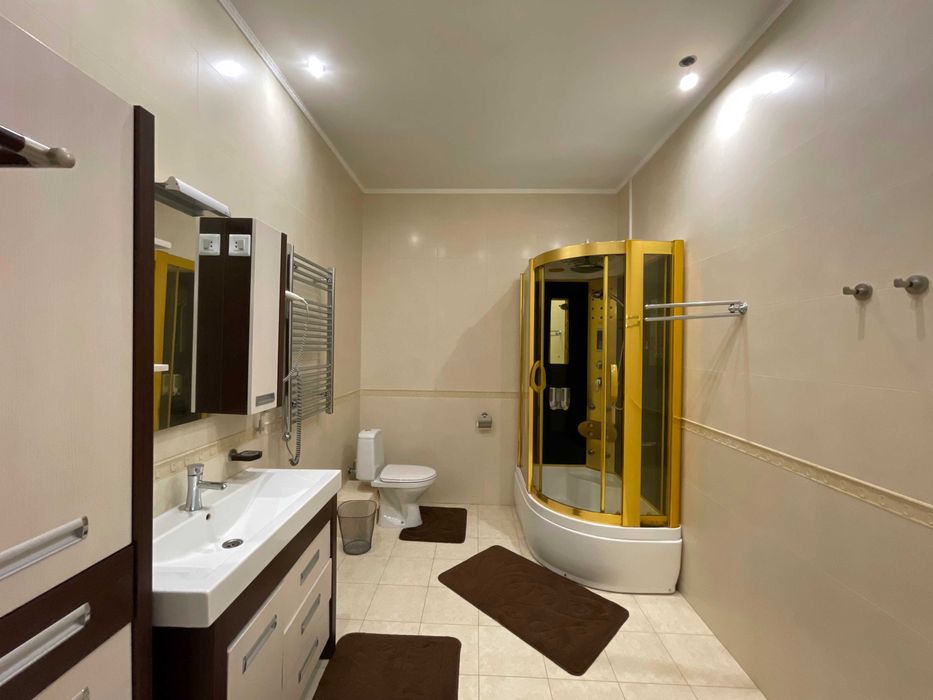 Подобова оренда великого будинку в Києві. НР Вільно, Банкетна зала