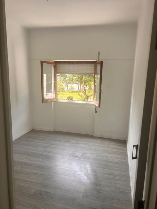 Aluga se quarto na Baixa da Banheira