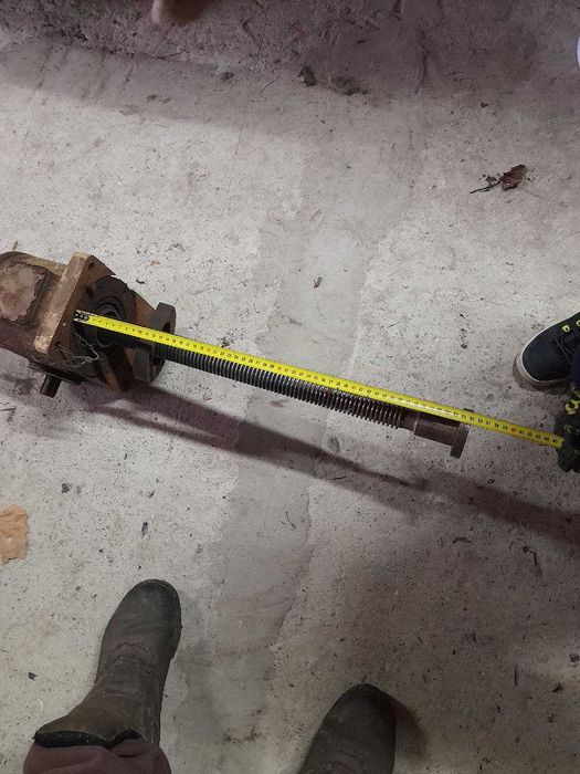 Кутовий редуктор з гвинтом від станка