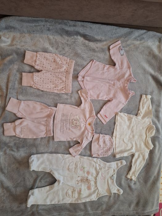 Набір одягу для новонародженої дівчинки: костюмчик, бодік  50-56 см